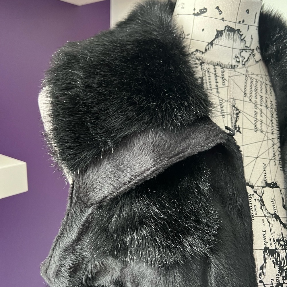 RLZ Faux Fur Vest - Picture 2 of 12